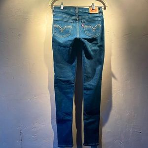 Levi’s 535 Women’s Super Skinny Jeans Size 27